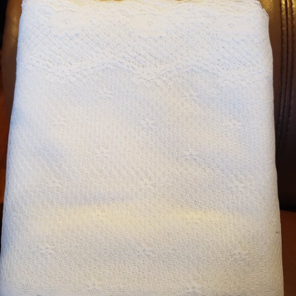 Vintage Leaver lace - 10" Wide x 5 Yards - Diamond, Floral, Scalloped - Picture 3 of 5